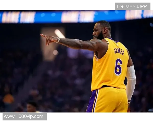 今日湖人对阵热火比赛实时比分更新及精彩瞬间回顾