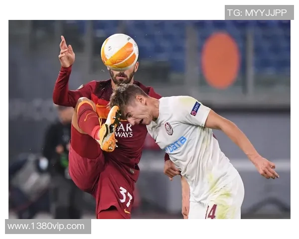 克卢日与索陆的激烈对决揭示了足球战术与团队合作的重要性