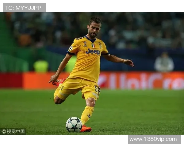 克罗斯:从中场指挥官到足球战术革新者的辉煌之路 克罗斯:从中场指挥官到足球战术革新者的辉煌之路