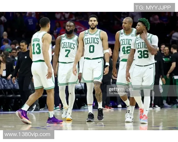 快船与凯尔特人激战正酣赛季关键对决引发球迷热议