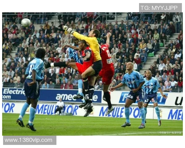 法甲激战斯特拉斯堡迎战雷恩双方争夺关键积分之战 法甲激战斯特拉斯堡迎战雷恩双方争夺关键积分之战