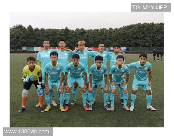 上海足球队荣登足球状态排行榜第三名展现强劲实力与潜力 上海足球队荣登足球状态排行榜第三名展现强劲实力与潜力